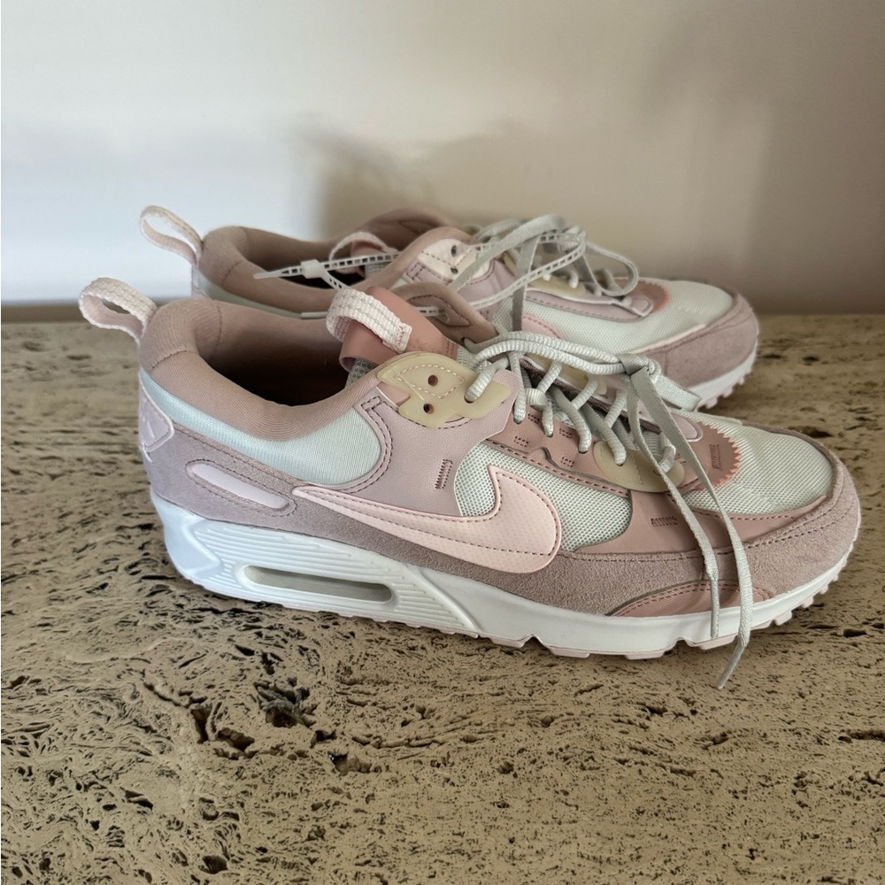 NWOB Nike (WMNS) Air Max 90 Futura 'Barely Rose'. Size 10. MSRP $186 - Picture 9 of 17